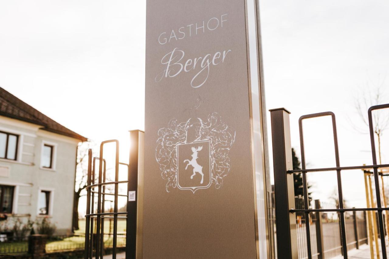 Gasthof Berger Sankt Peter am Hart Exterior photo